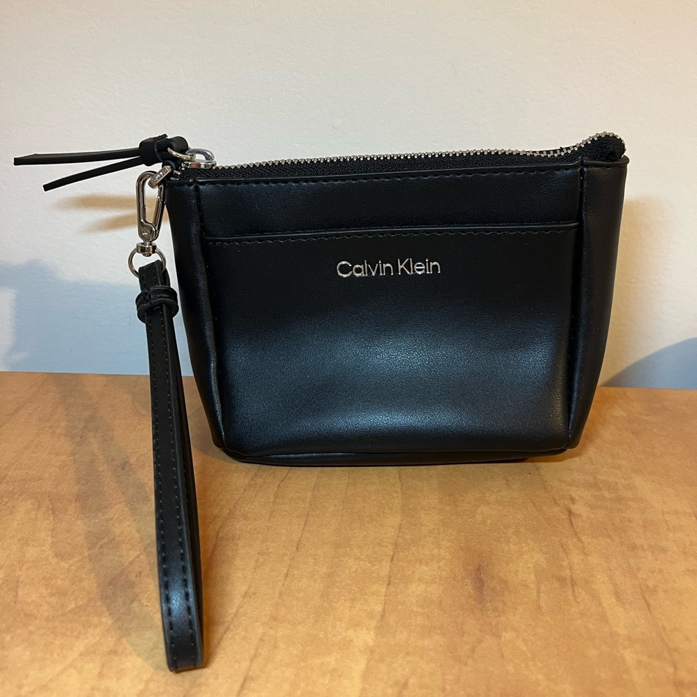 Calvin Klein Women’s Leather Wristlet